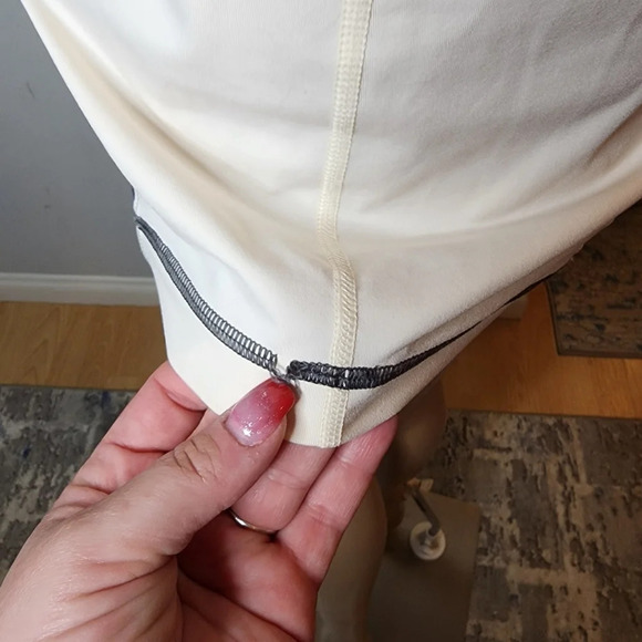 Lululemon Energy Tank in Hyper Stripe Angel Wing / Angel Wing. Est size 8 - Picture 15 of 15